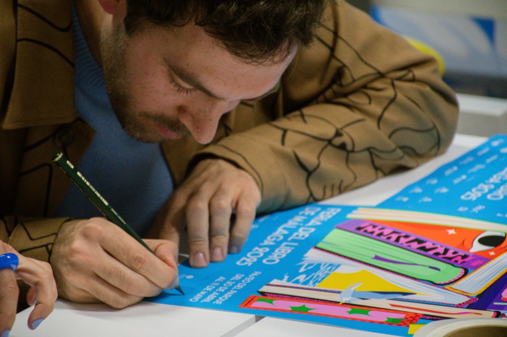 La Feria del Libro de Málaga conquista al público joven y llena el Paseo del&nbsp;Parque
